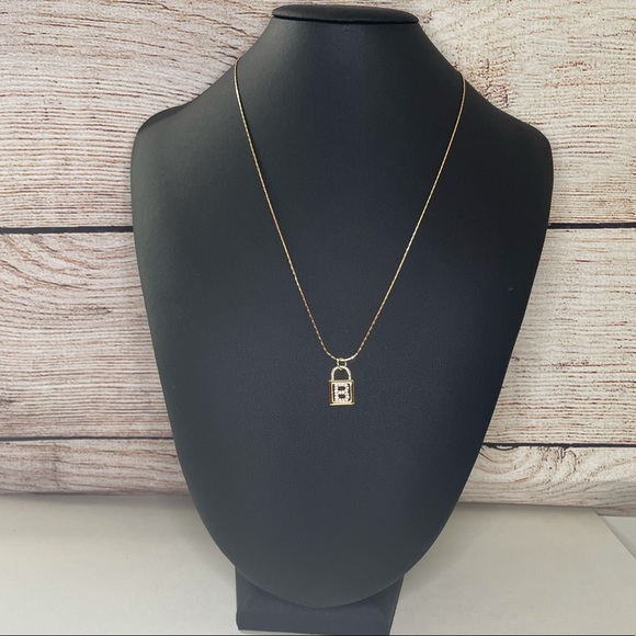 Initial necklace letter B - Picture 3 of 11